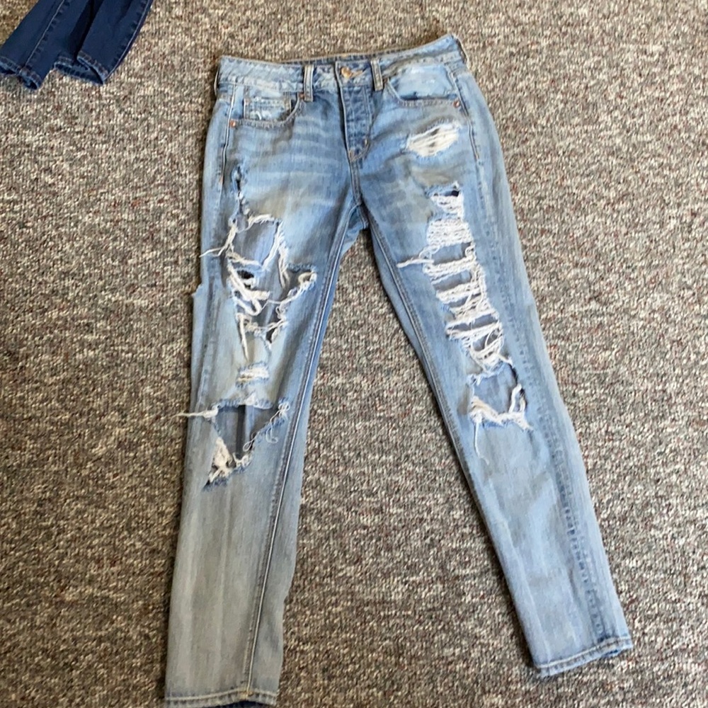 American Eagle ripped mom jeans